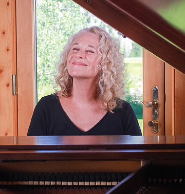 The multi Grammy-award winning Carole King hit the pop music charts when she was 17 and has been making music ever since. She has been featured in a documentary, received the Kennedy Center Honors for her “extraordinary achievements that have left an indelible mark on civilization,” and was the first woman to be awarded the Gershwin Prize for Popular Song. Her music and life story are the subject of a hit Broadway musical, which shows in Seattle in April. Photo by Elissa Klein.