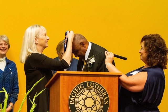 2019 Greater Tacoma Peace Prize laureate Willie C. Stewart St. receiving his medallion at the laureate banquet. Photo courtesy of tacomapeaceprize.org.