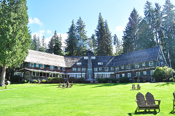 Lake Quinault Lodge is a rustic, resort hotel built-in 1926 in the grand tradition