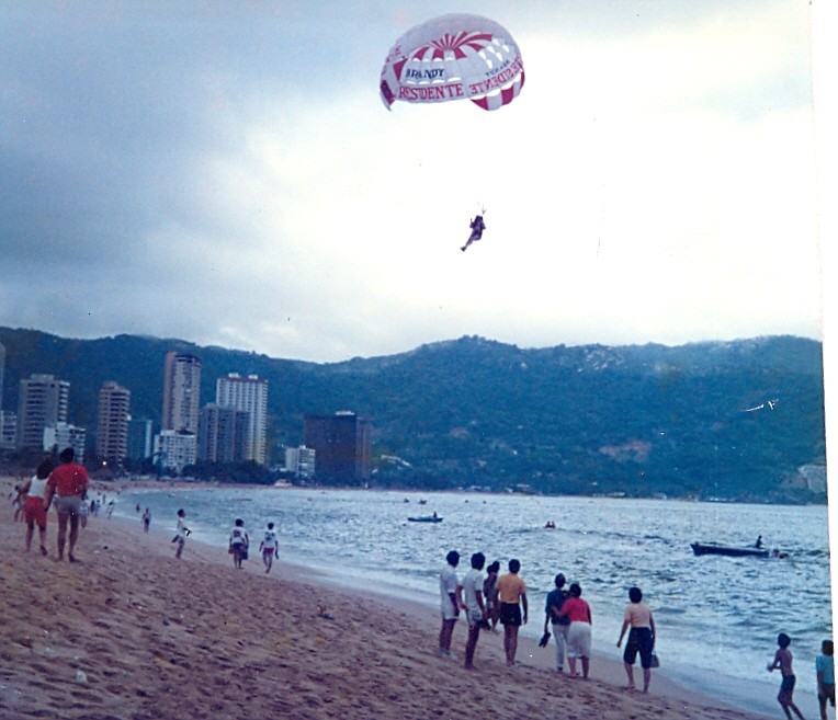 Parachutes in Mexico