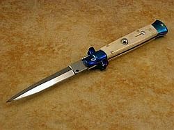 Right-handed or left-handed switchblades are risky!