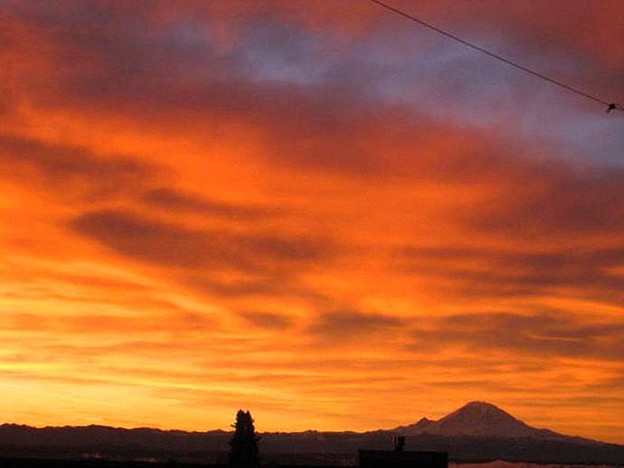 Dawn in Seattle with Mt. Rainier