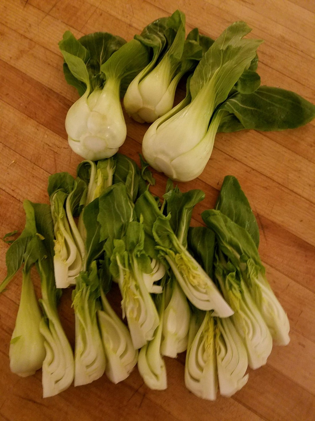 Choose bok choy or the more tender baby bok choy to have some excellent ingredients to make several healthy and delicious dishes.