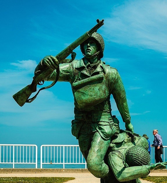 Retired Bremerton Lieutenant Commander travels to D-Day beaches with ...