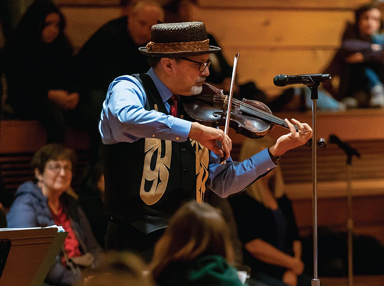 Returning to a landmark project from 2013, Potlatch Symphony 2020 brings the Seattle Symphony and artists from Puget Sound’s First Nations together in an exchange that celebrates this region’s land and ancestral history. In addition to this world premiere, the Symphony will share the stage with our Community Partner, Kids in Concert, for a side-by-side performance. Photo courtesy Seattle Symphony.