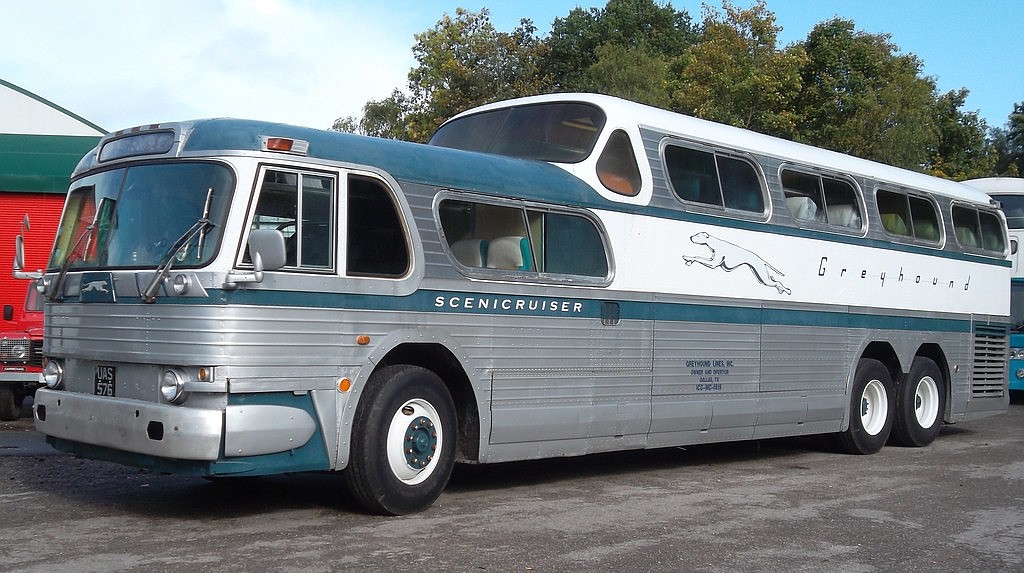 Greyhound Scenicruiser (free photo)