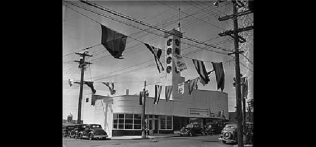 Green Lake Theater, 7111 Woodlawn Avenue, Seattle, 1937, photo courtesy of MOHAI (1986.5.12637.1)