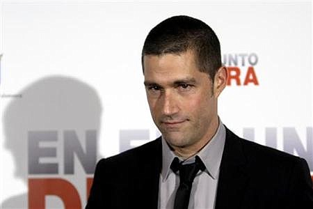 Actor Matthew Fox poses for a picture during the premiere of Pete Travis' movie "Vantage Point" in Salamanca, central Spain February 13, 2008. REUTERS/Andrea Comas