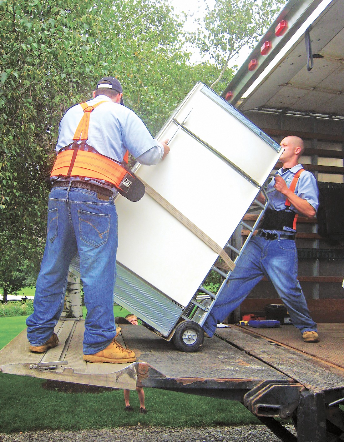 Seattle City Light offers a rebate program for new, energy efficient refrigerators, and will also haul away for free old refrigerators and freezers.